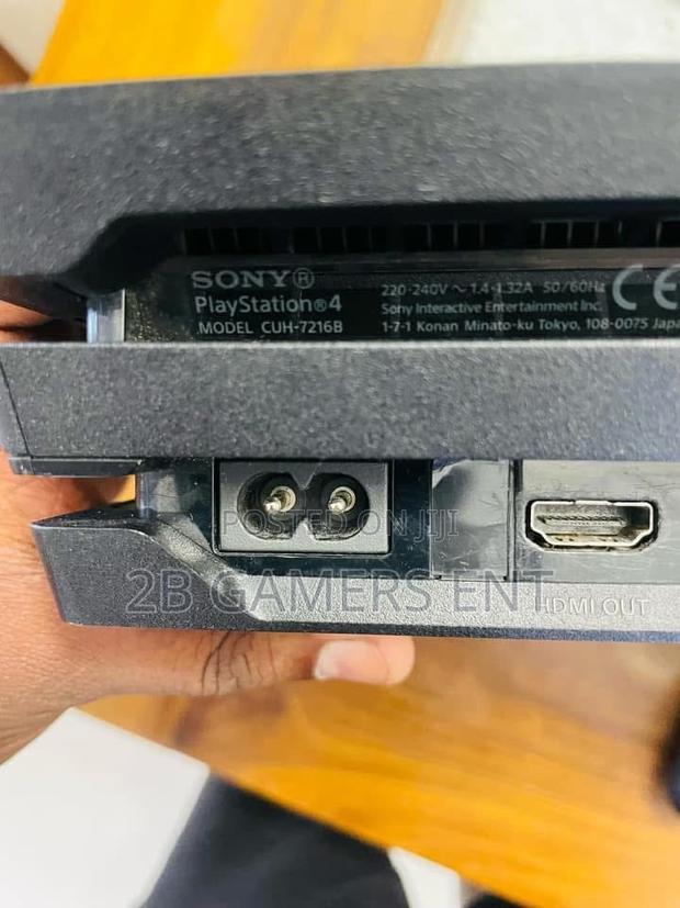 Ps4 Pro 1 Pad, Plus Cables - thumbnail 4