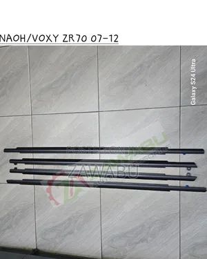 Weather Strips Noah/Voxy Zr70 07-12 Black