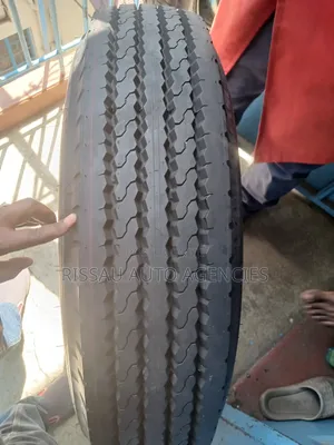 10 R 17.5 Bridgestone Made in Japan Tyres