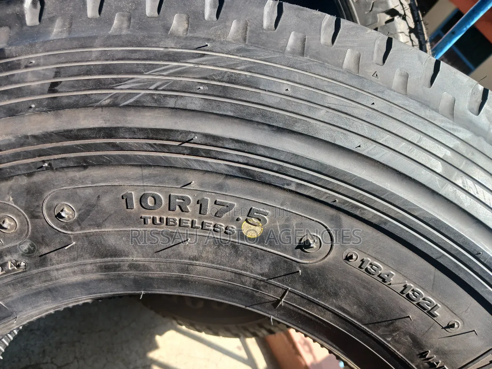 10 R 17.5 Bridgestone Made in Japan Tyres