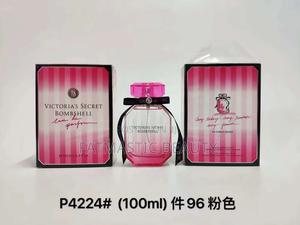 Victoria's Secret Bombshell Perfume - thumbnail 2
