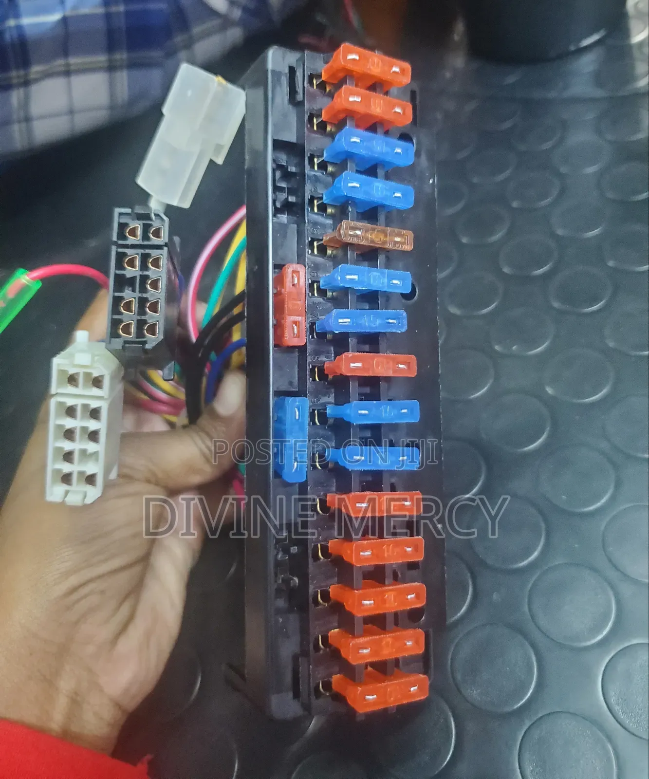 Fuse Box 15 Fuses