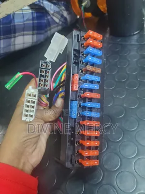 Fuse Box 15 Fuses