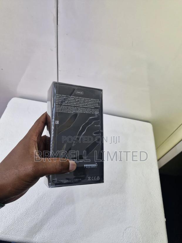 New Apple iPhone 11 Pro 256 GB Gold - thumbnail 5