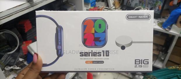 Approved Quality Smart Watch With Tracker and Charger - main view
