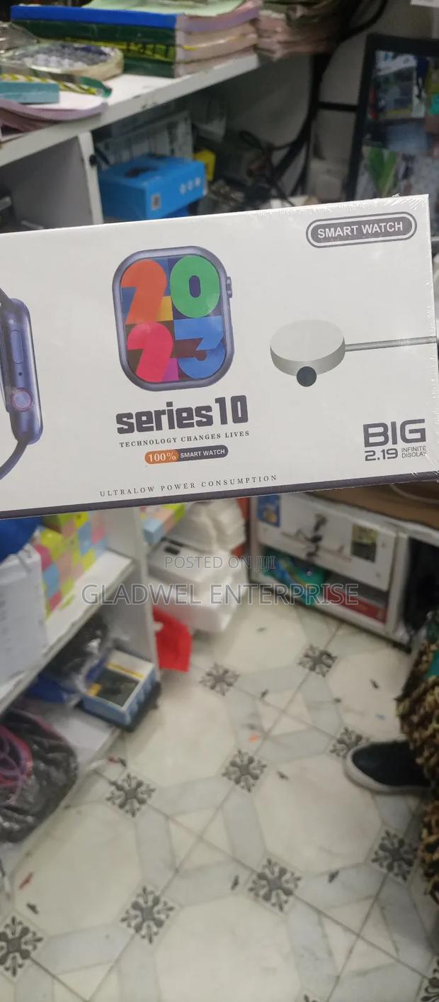 Approved Quality Smart Watch With Tracker and Charger - thumbnail 2