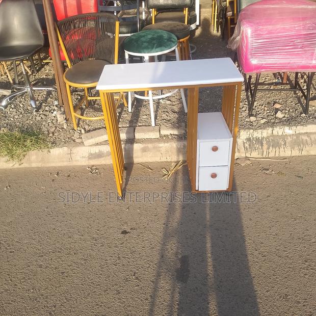 Nail Marble Table - thumbnail 2