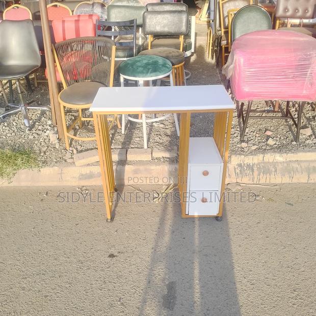 Nail Marble Table - thumbnail 3