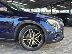 Mercedes-Benz GLA 250 2018 Blue