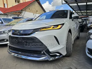 Toyota Harrier 2.0 2021 White