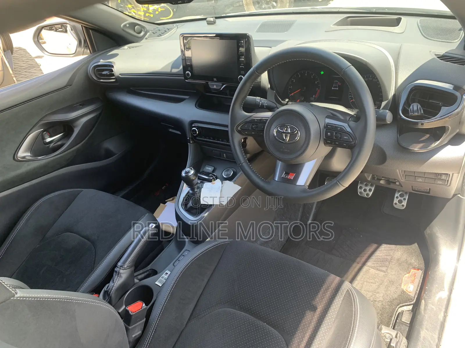 Toyota Yaris 2021 Pearl