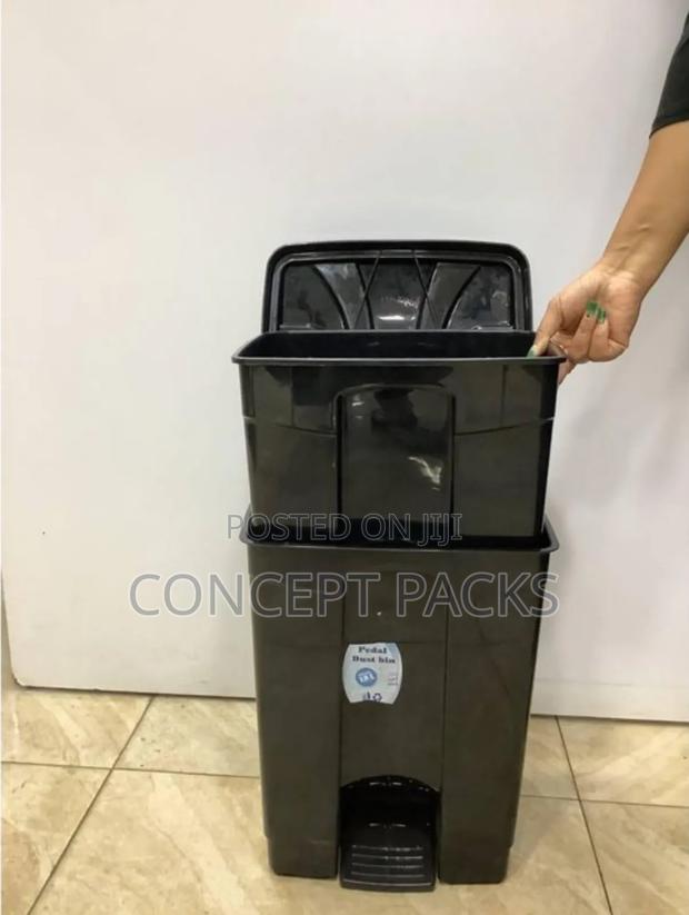 18 Litres Office Waste Pedal Bins. - thumbnail 3