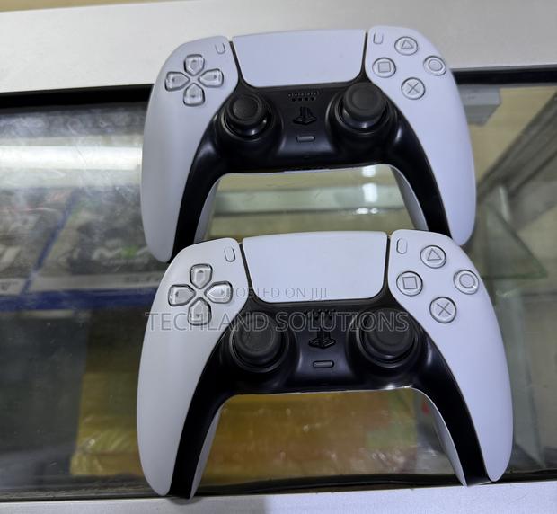 Nearly New Playstation 5 Controller - thumbnail 2