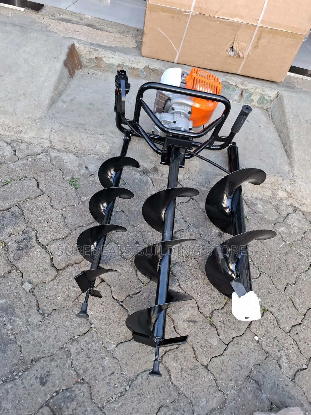 Hawk King 4-Stroke Earth Auger Machine.
