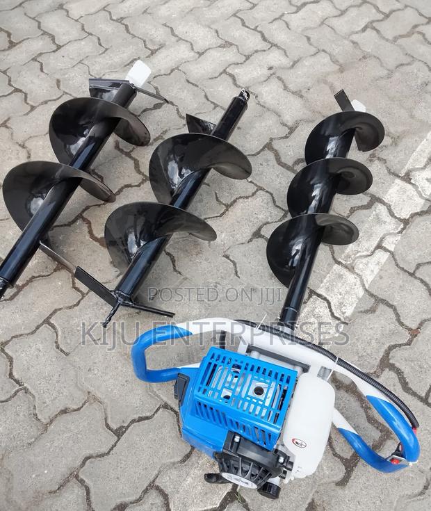 Petrol Powered Earth Auger - thumbnail 3