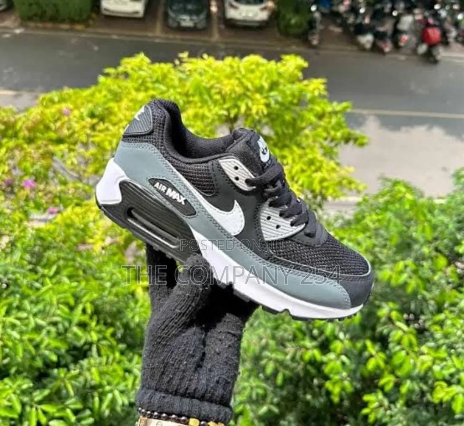 Quality Unisex Leather Airmax Sneakers Shoes Available