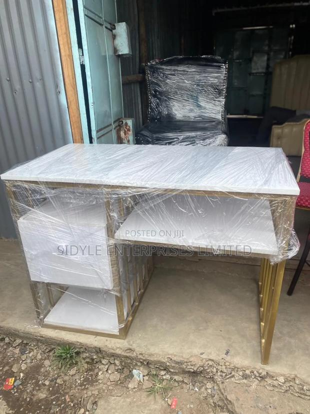 Marble Nails Table