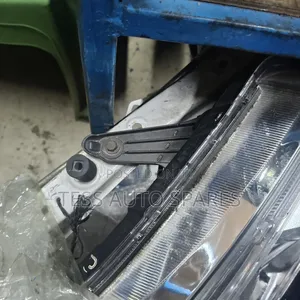 Toyota Noah 2015 Xenon Nosecut