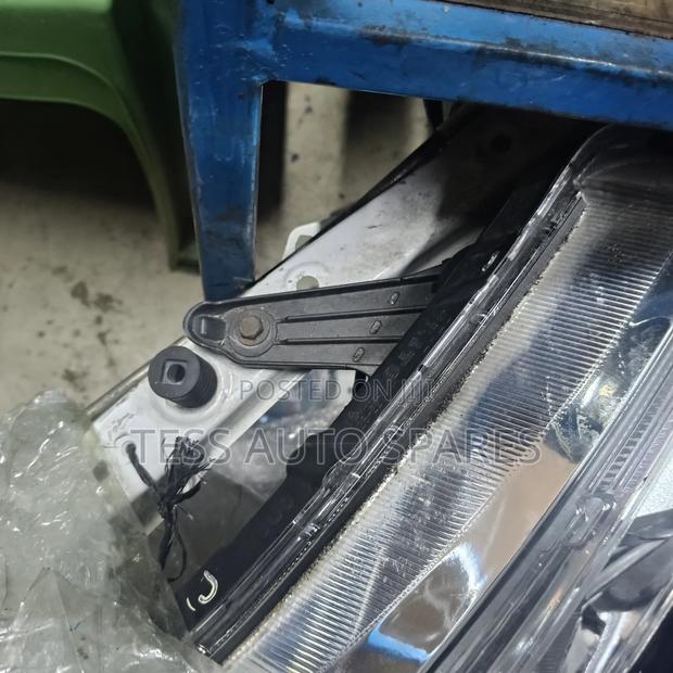 Toyota Noah 2015 Xenon Nosecut