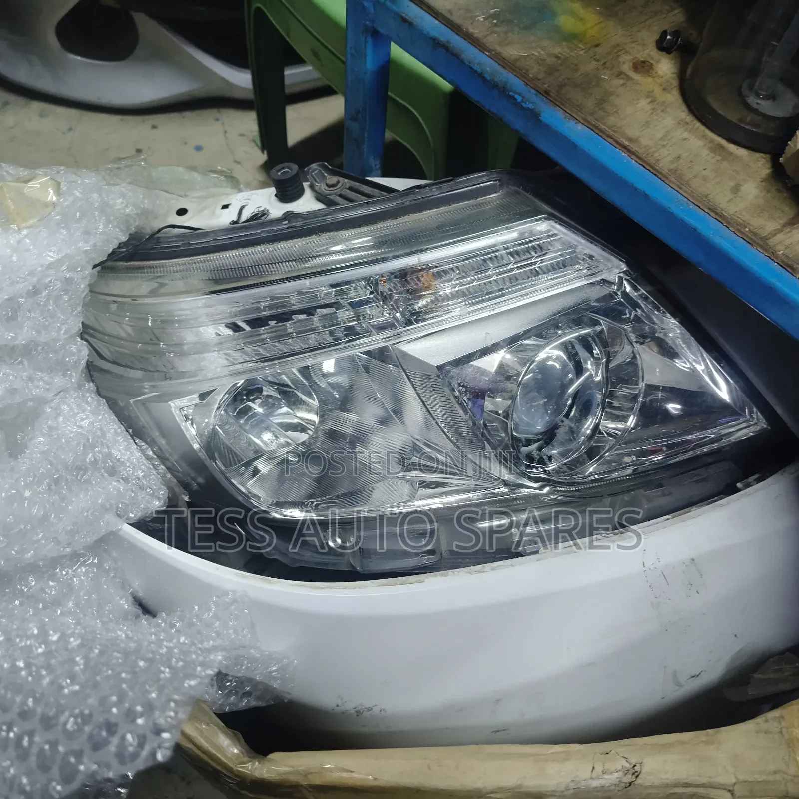 Toyota Noah 2015 Xenon Nosecut