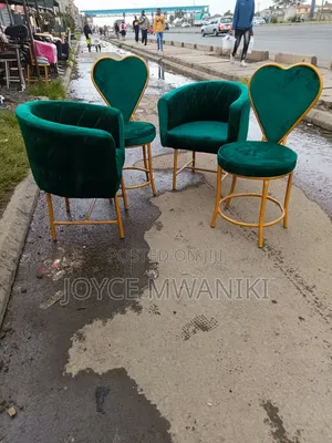 2 Styling Seats, 2 Love Seats, Green and Gold 