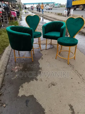 2 Styling Seats, 2 Love Seats, Green and Gold 