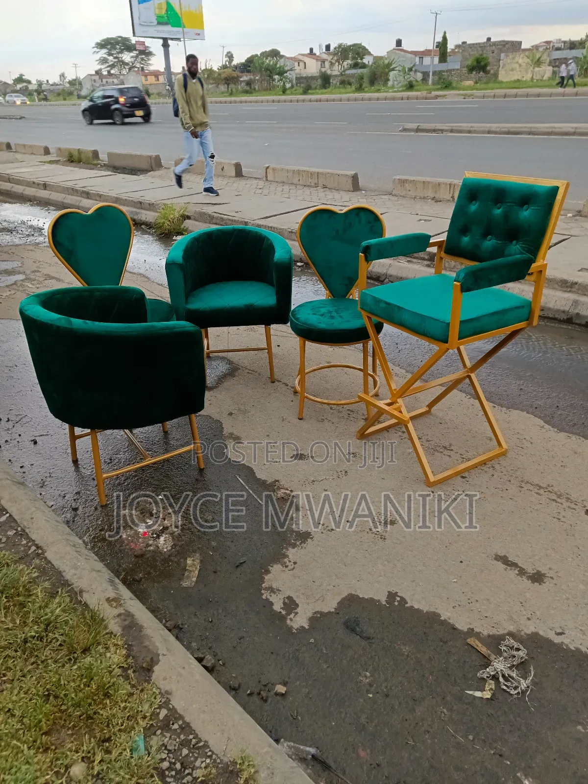Manicure Seats 4 Pieces and a Makeup Chair 