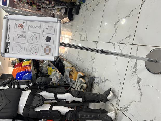 Quality Adjustable Acrylic Display Stands