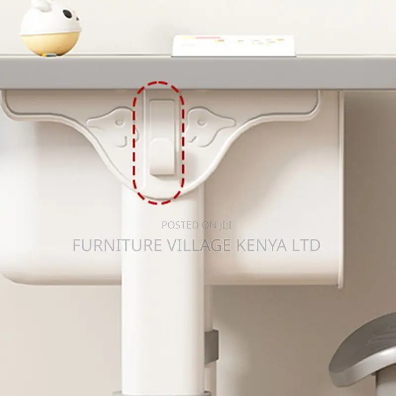 Kid's Furniture:Small Yellow Desk and Chair for Kids