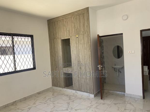 3bdrm Bungalow in Bamburi for sale - thumbnail 11