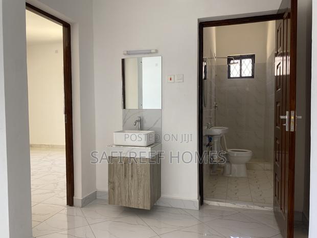 3bdrm Bungalow in Bamburi for sale - thumbnail 8