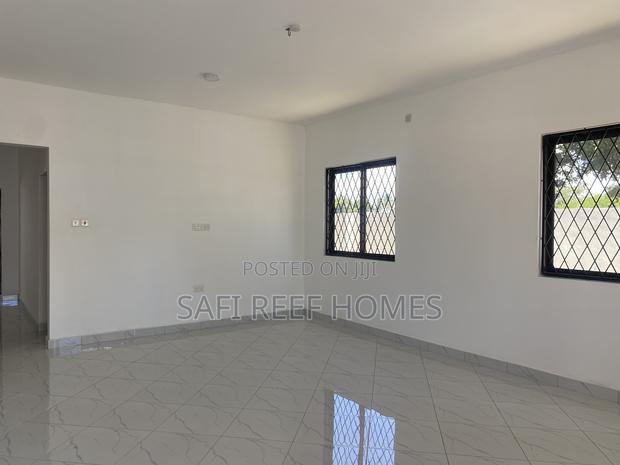 3bdrm Bungalow in Bamburi for sale - thumbnail 20