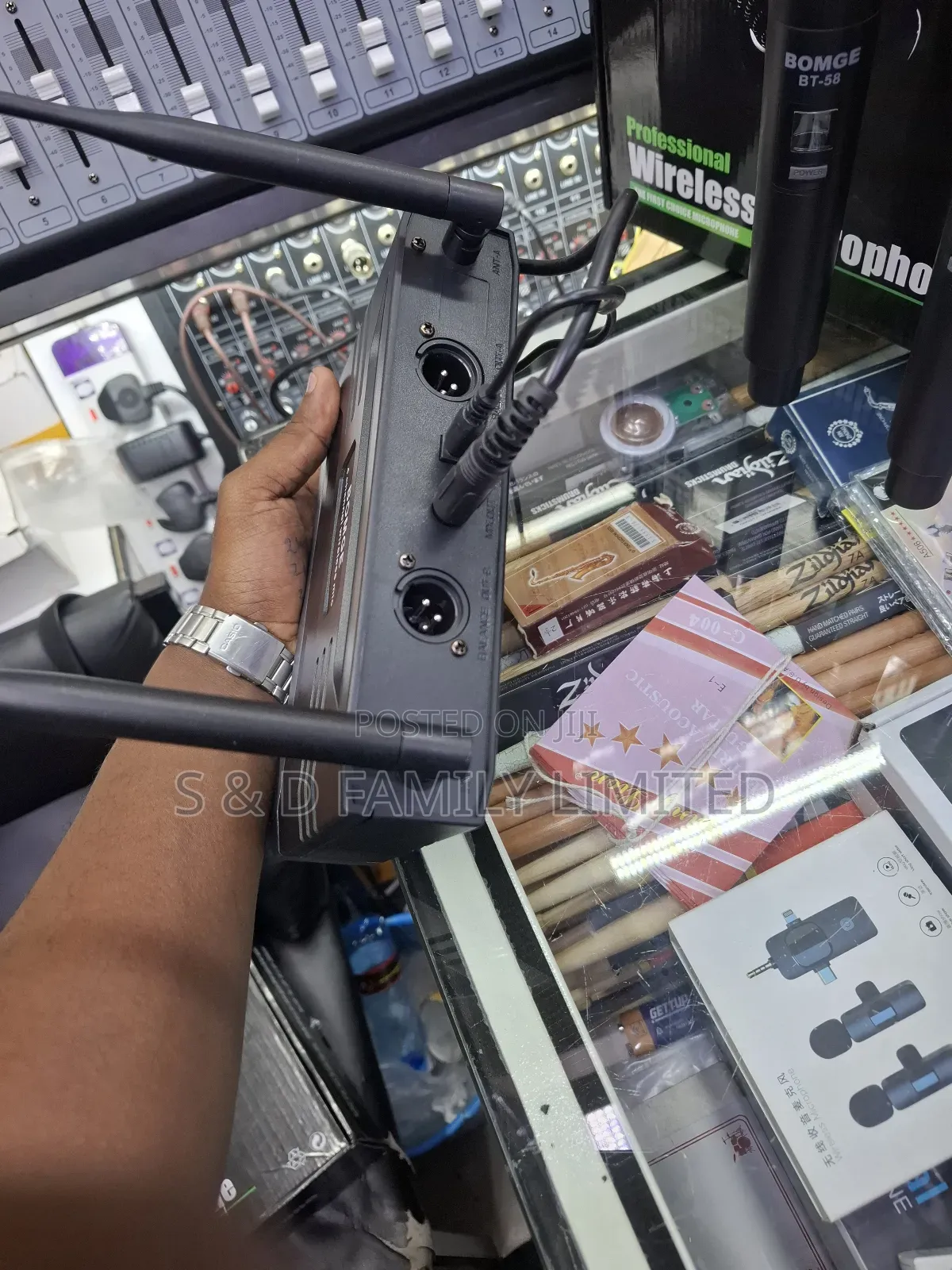 Bomge V-440 Wireless Microphone 4 In 1