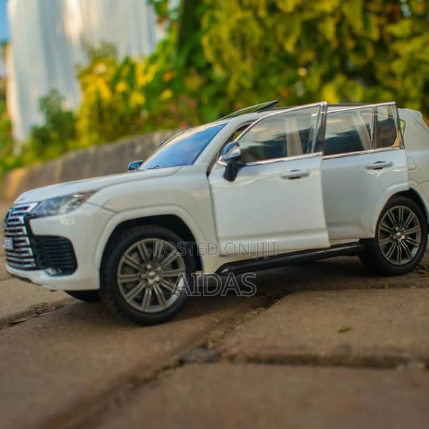 Lexus Lx 600 Metallic Model Car - main view
