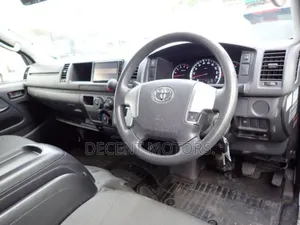 Toyota HiAce 2019 White