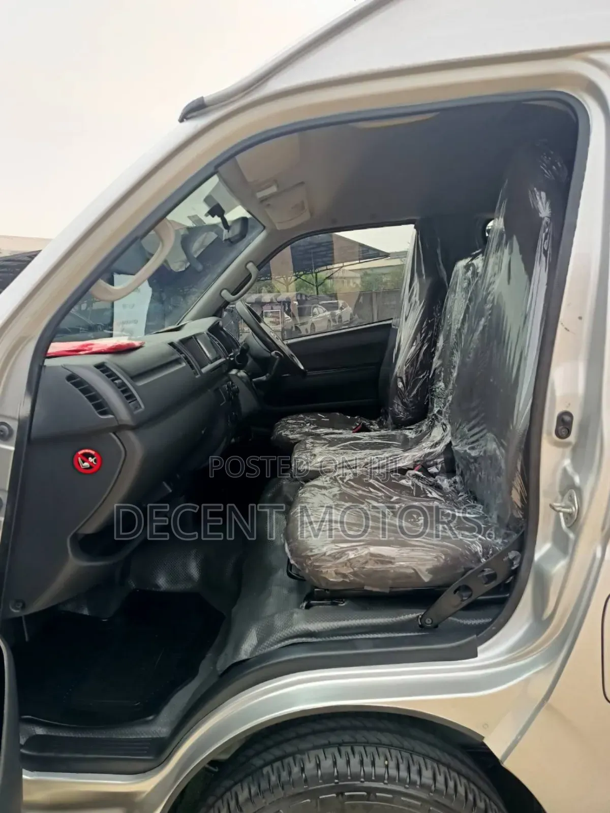 Toyota HiAce 2018 Silver