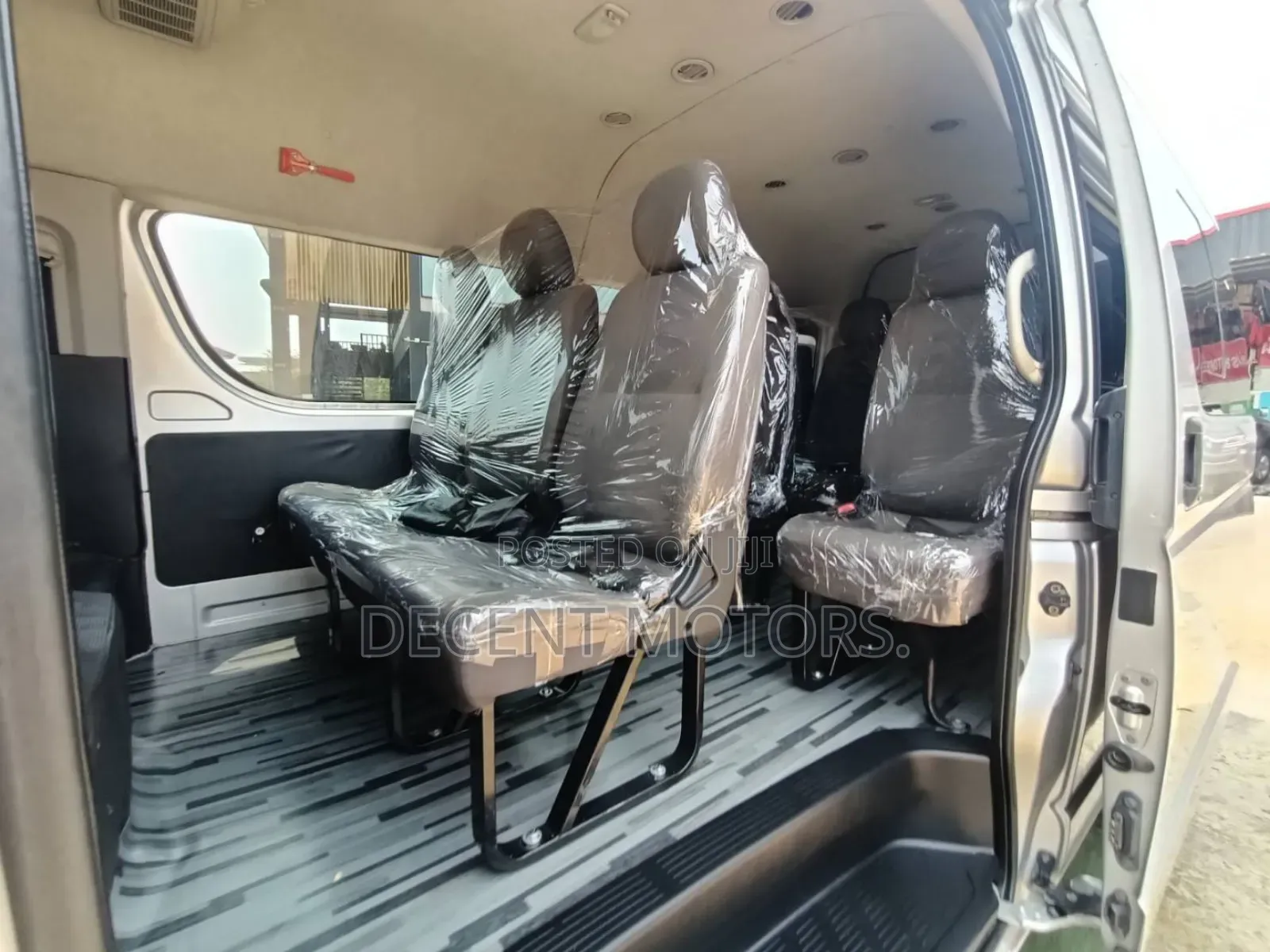 Toyota HiAce 2018 Silver