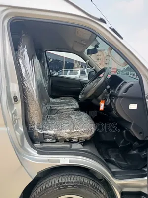 Toyota HiAce 2018 Silver