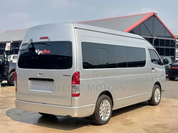 Toyota HiAce 2018 Silver - thumbnail 12