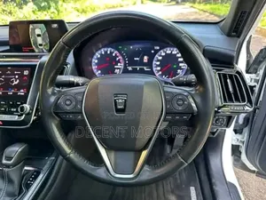 Toyota Crown 2019 White