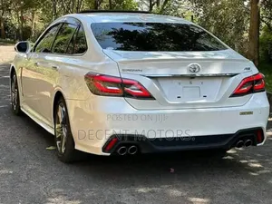 Toyota Crown 2019 White
