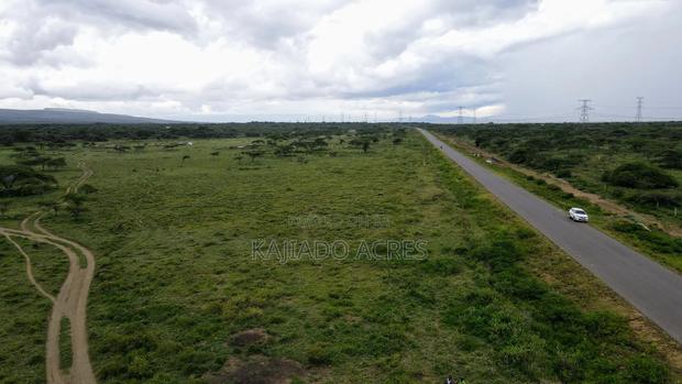 Prime 1 Acre Ewuaso Touching - main view