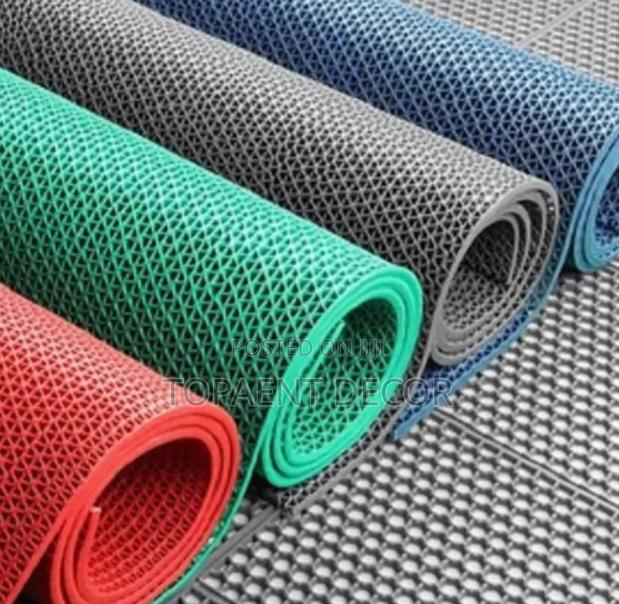 Fast Draining Perforated Colourful PVC Rubber Mats - main view