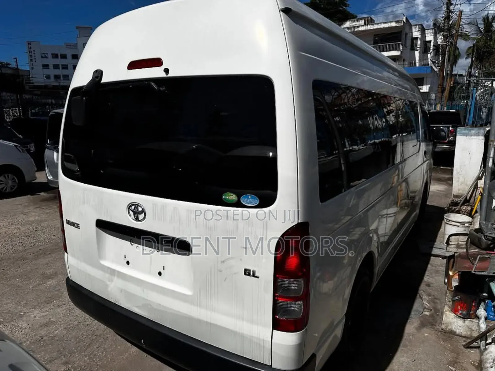 Toyota HiAce 2019 White