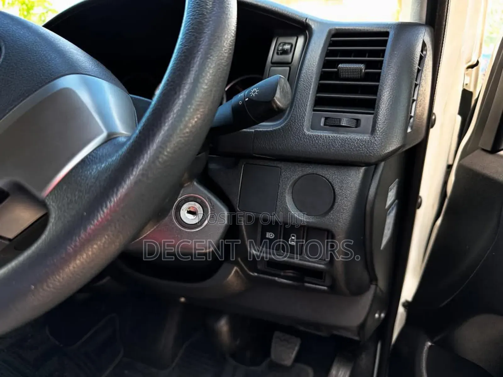 Toyota HiAce 2019 White