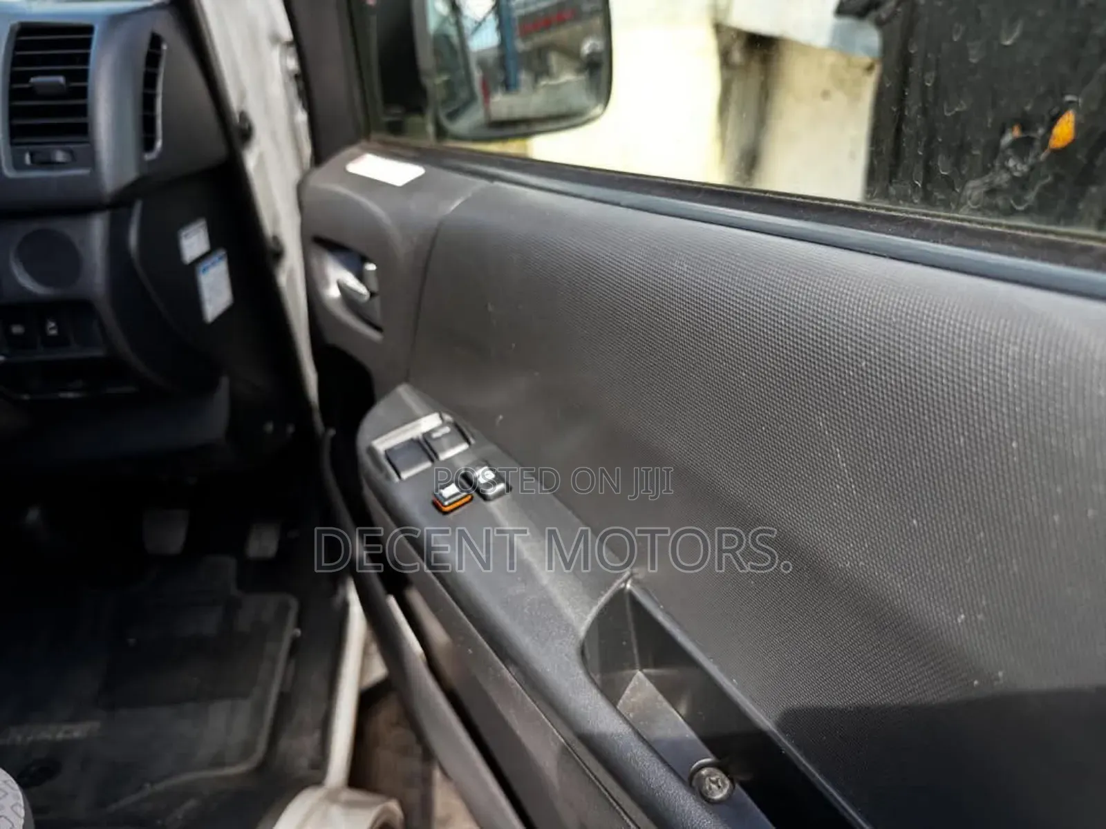 Toyota HiAce 2019 White