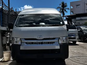 Toyota HiAce 2019 White