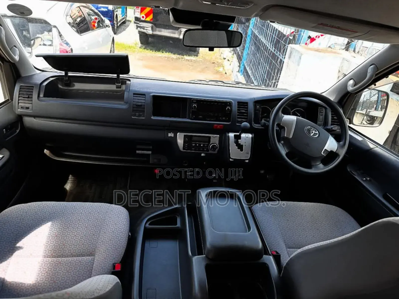 Toyota HiAce 2019 White
