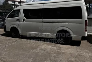 Toyota HiAce 2019 White