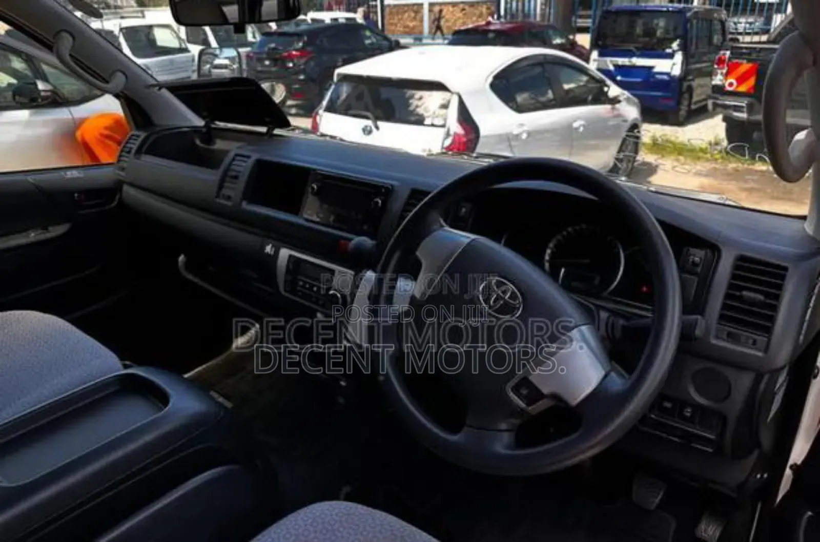 Toyota HiAce 2019 White